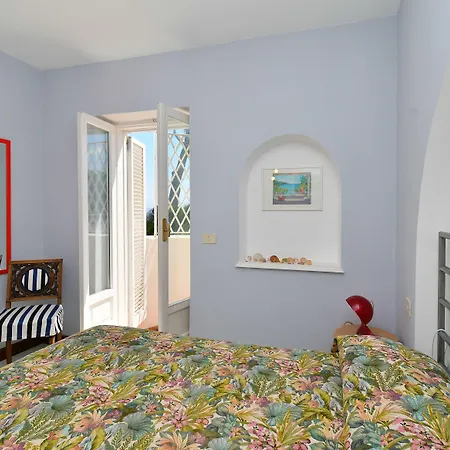 לינה וארוחת בוקר Lentisco 4*